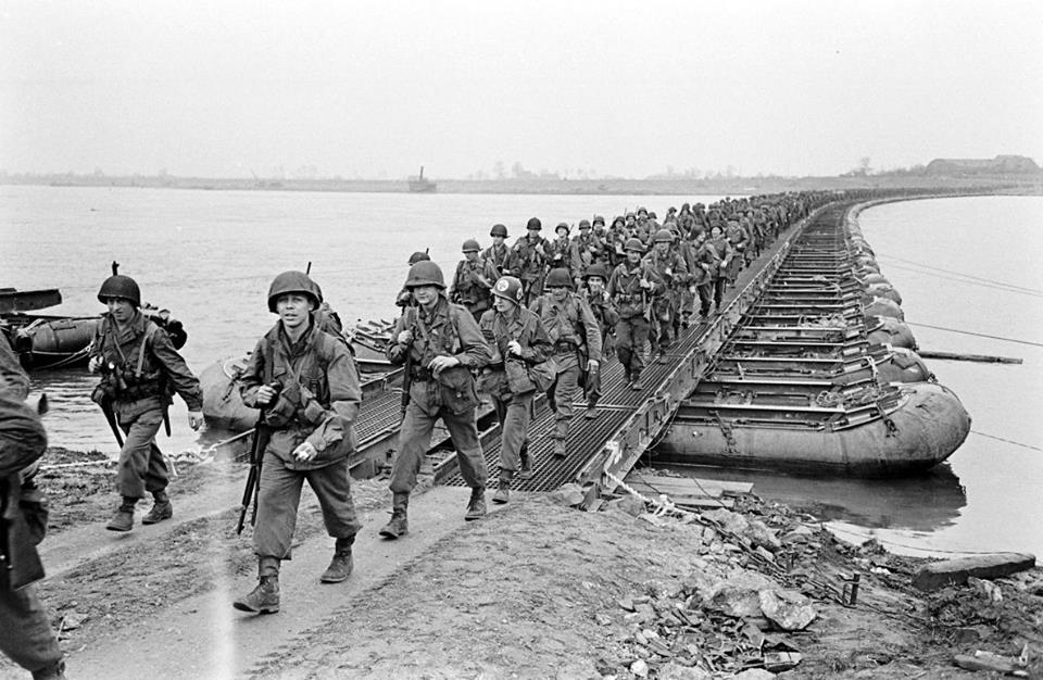 24 march 1945 Bridge building across the Rhine, 17th Armored Engineer Battalion (5)