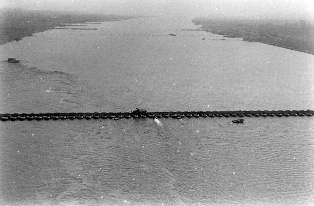 24 march 1945 Bridge building across the Rhine, 17th Armored Engineer Battalion (7)
