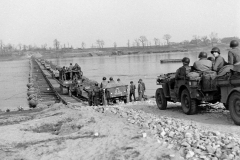 24 march 1945 Bridge building across the Rhine, 17th Armored Engineer Battalion (10)