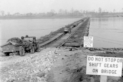 24 march 1945 Bridge building across the Rhine, 17th Armored Engineer Battalion (27)