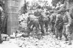 17th AEB aan het werk in Canisy, Frankrijk 27 july, 1944. group of camouflaged engineers Canisy, France bombed the night before