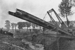 September_18_1944_built_a_bridge_across_the_Geleenbeek_stream_near_Kathagermolen