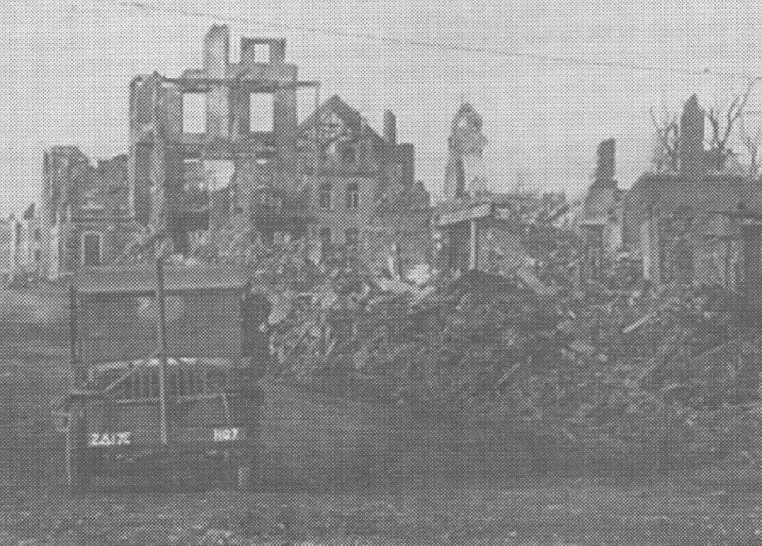 Cut-out 2AD17E HQ7 Jeep bij ruïne - Boek, Unless you have been there - Paul J. Andert
