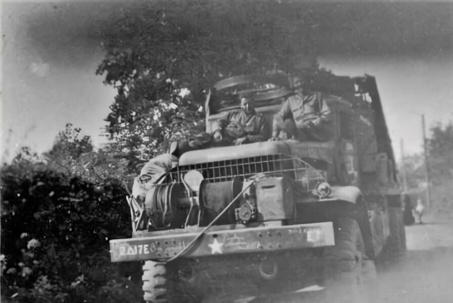 Engineers with their Hallftrack of the 17th Armored Engineer Battalion,  regio around Brunssum, made by R. Waltmans. (Source: WW2insouthlimburg.com)